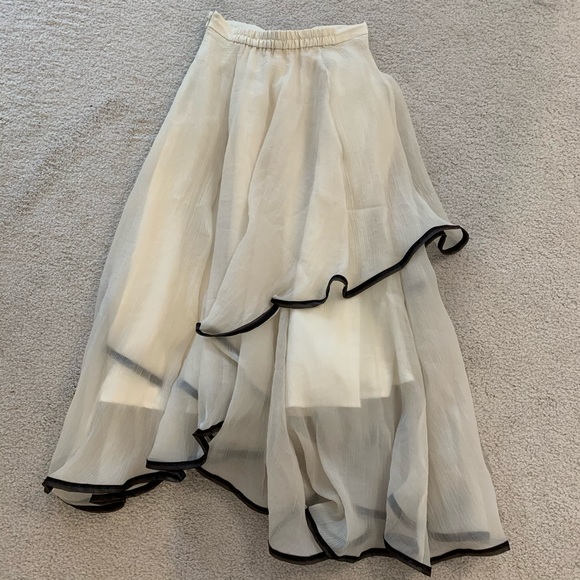 White maxi skirt, brand new without tag, XXS - Picture 3 of 6